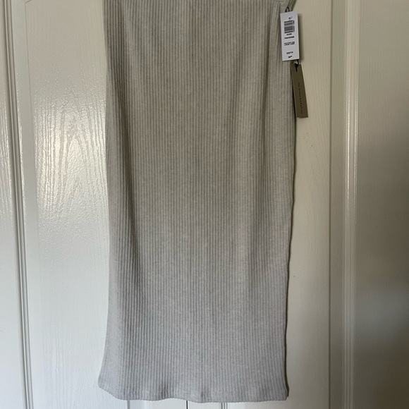 Aritzia Taverse Skirt - Picture 6 of 7